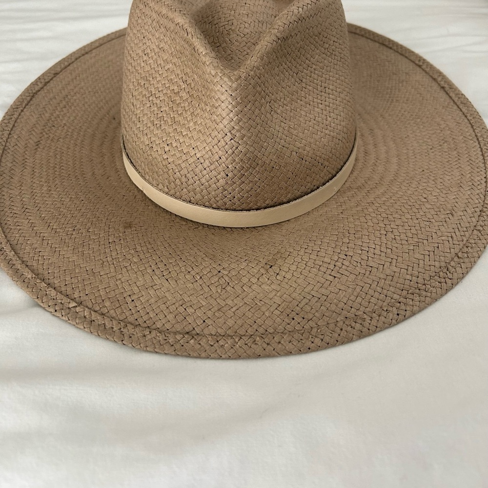 Janessa Leone griege hat